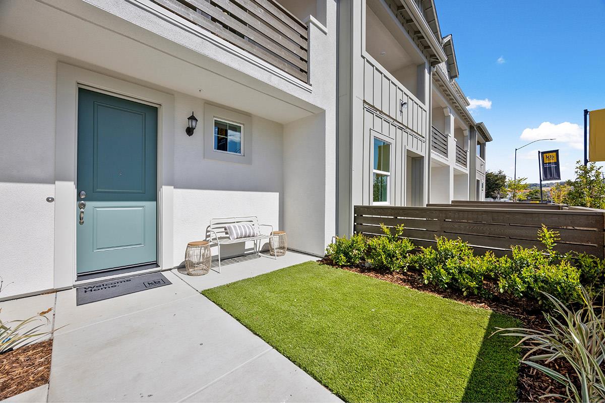 Detail Gallery Image 4 of 15 For 3820 Norbridge Ave, Castro Valley,  CA 94546 - 3 Beds | 3 Baths