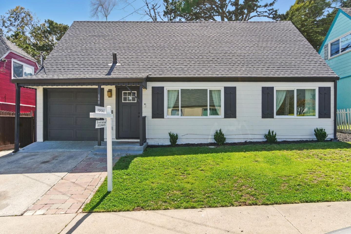 Detail Gallery Image 1 of 38 For 640 Heather Ct, Pacifica,  CA 94044 - 4 Beds | 2 Baths