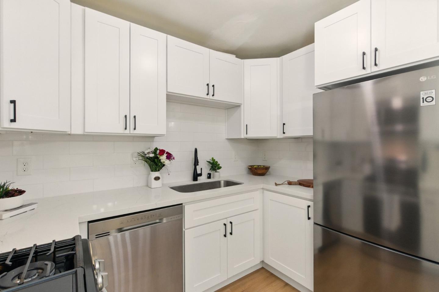 Detail Gallery Image 10 of 38 For 640 Heather Ct, Pacifica,  CA 94044 - 4 Beds | 2 Baths