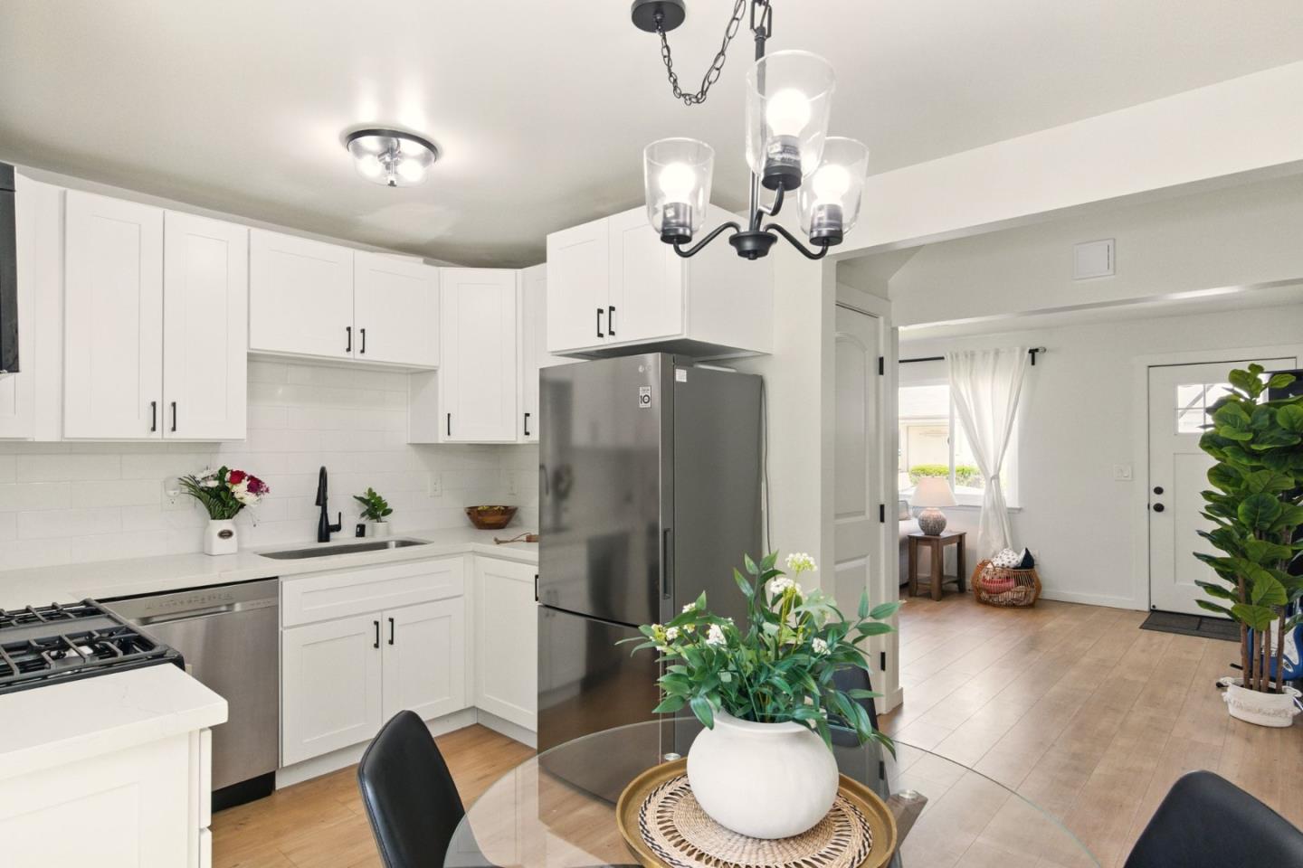 Detail Gallery Image 11 of 38 For 640 Heather Ct, Pacifica,  CA 94044 - 4 Beds | 2 Baths