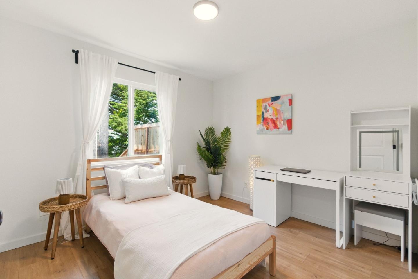 Detail Gallery Image 12 of 38 For 640 Heather Ct, Pacifica,  CA 94044 - 4 Beds | 2 Baths