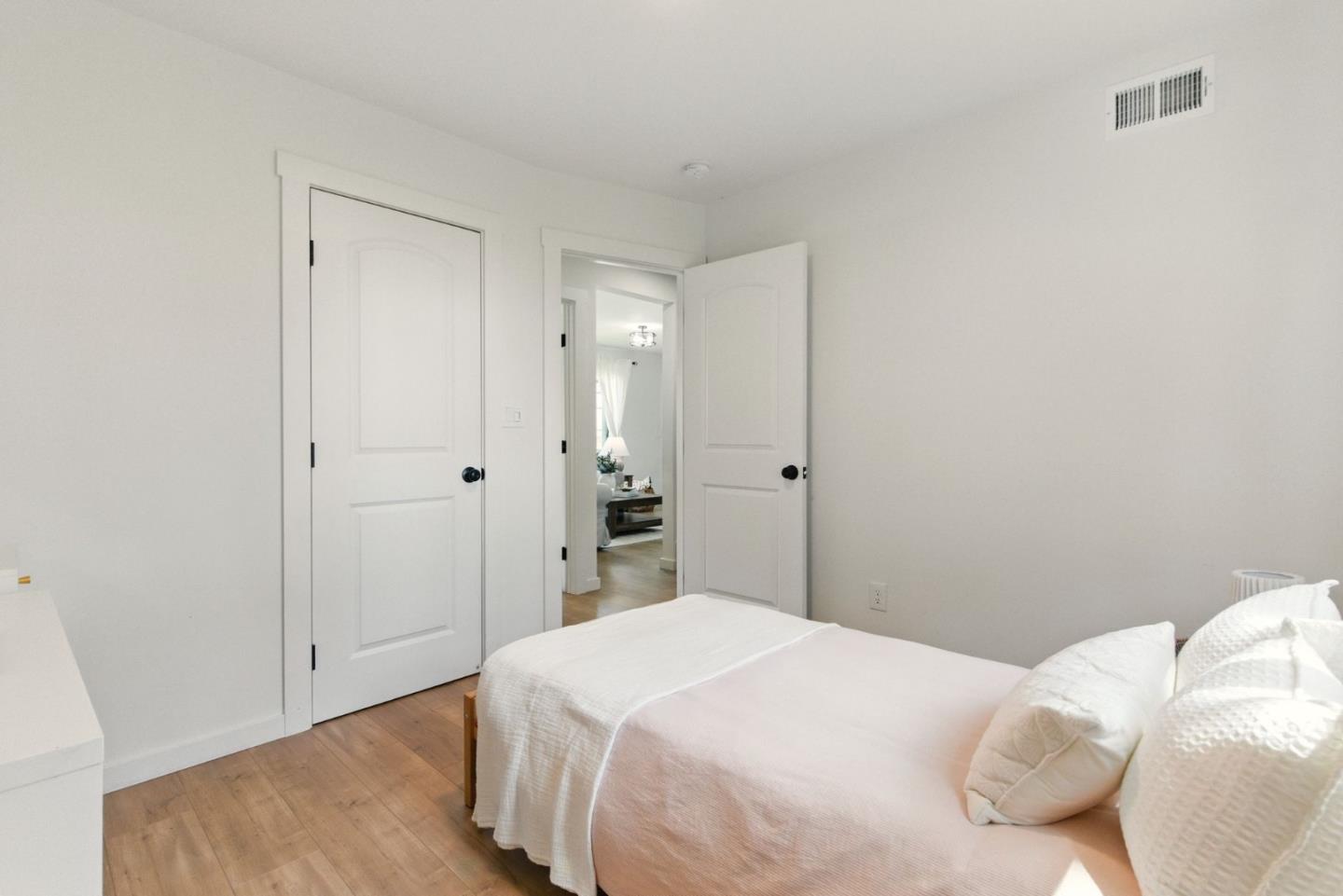 Detail Gallery Image 13 of 38 For 640 Heather Ct, Pacifica,  CA 94044 - 4 Beds | 2 Baths