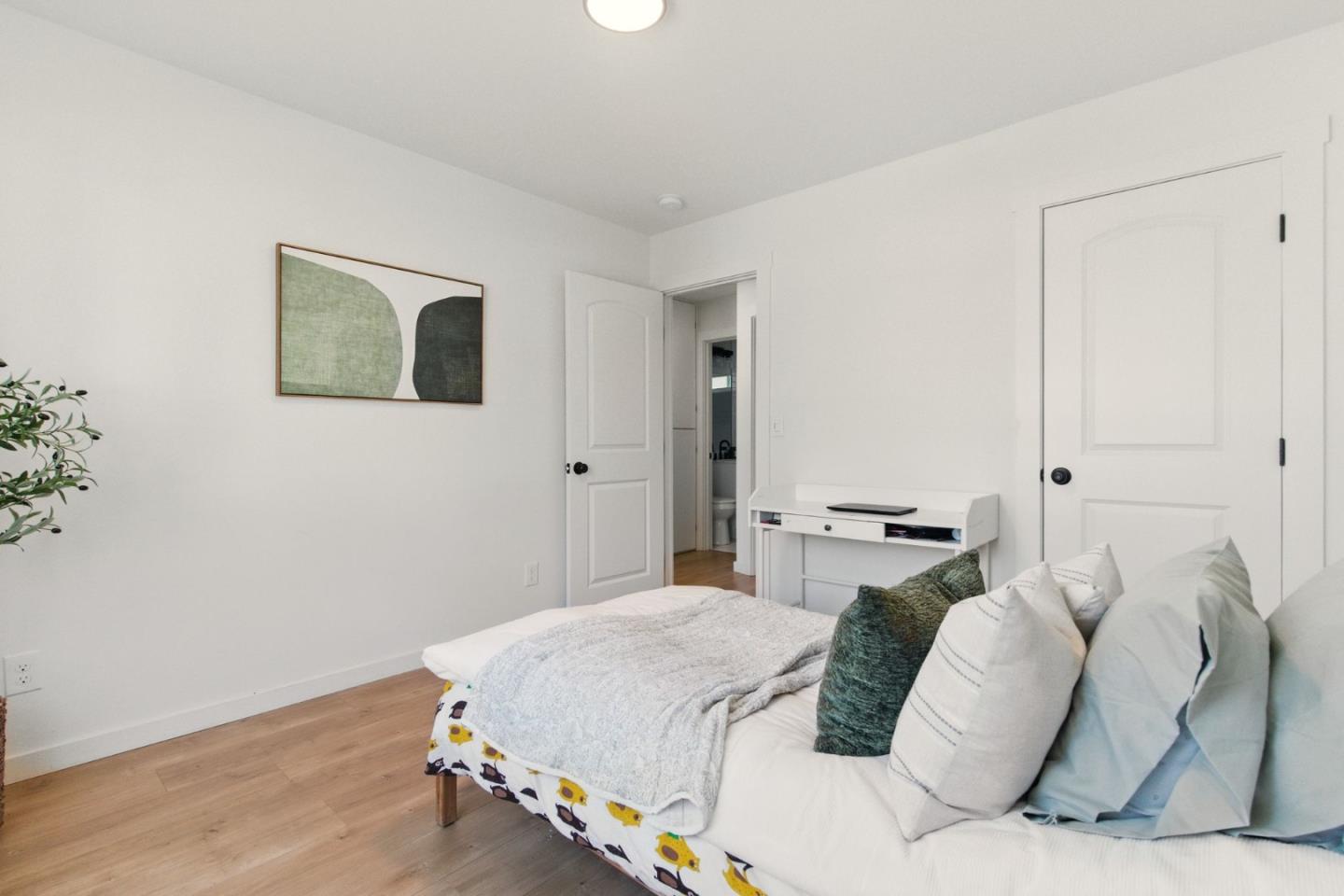 Detail Gallery Image 15 of 38 For 640 Heather Ct, Pacifica,  CA 94044 - 4 Beds | 2 Baths
