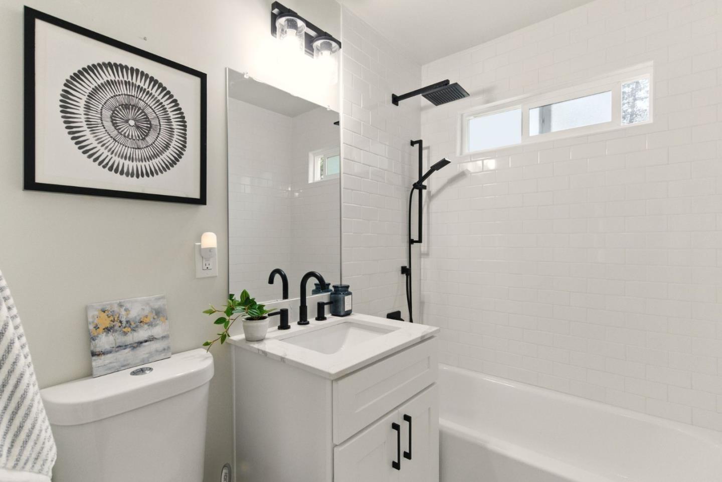 Detail Gallery Image 16 of 38 For 640 Heather Ct, Pacifica,  CA 94044 - 4 Beds | 2 Baths