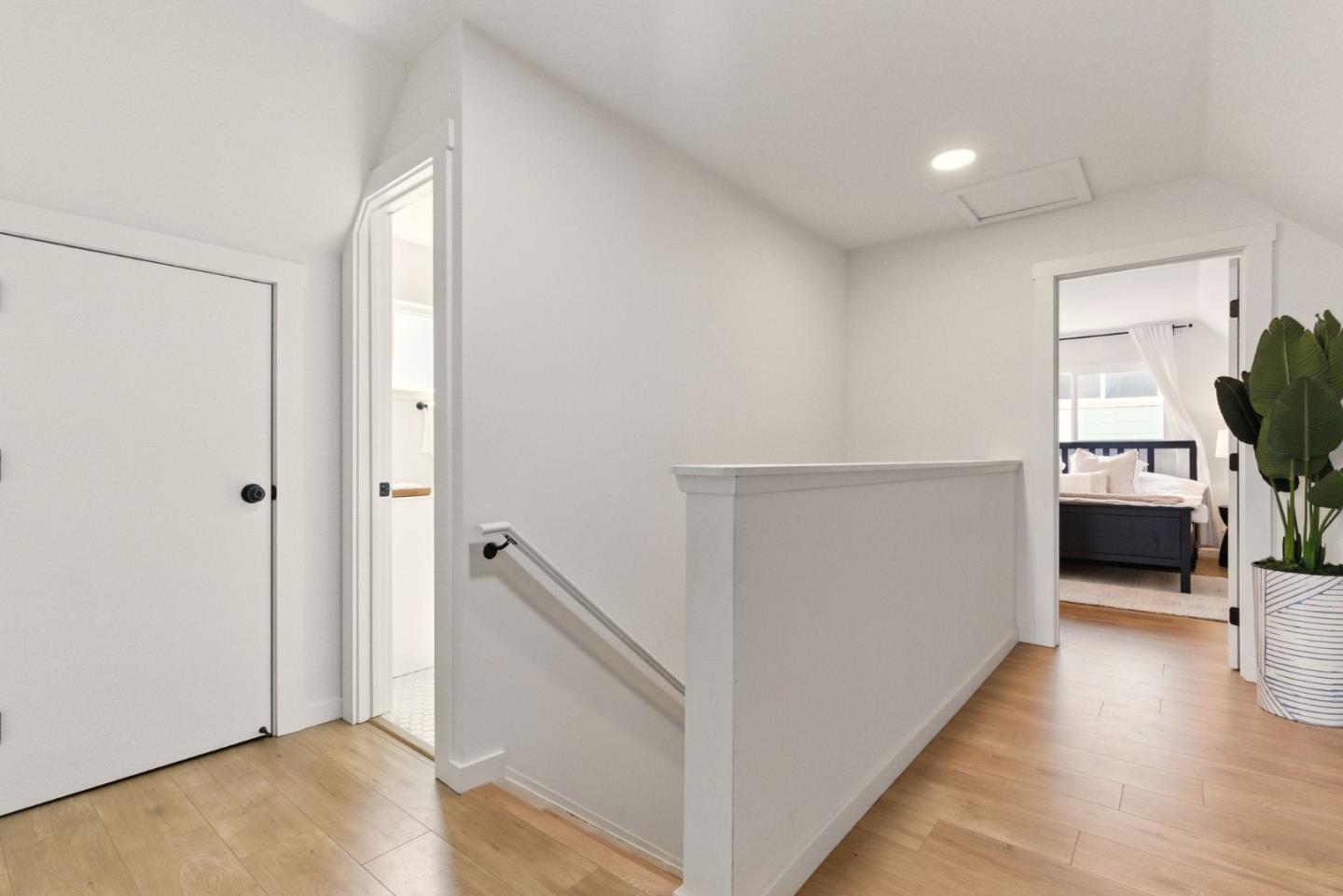 Detail Gallery Image 17 of 38 For 640 Heather Ct, Pacifica,  CA 94044 - 4 Beds | 2 Baths