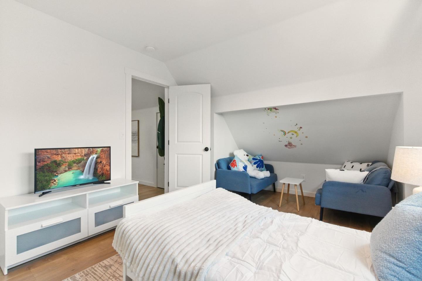 Detail Gallery Image 19 of 38 For 640 Heather Ct, Pacifica,  CA 94044 - 4 Beds | 2 Baths