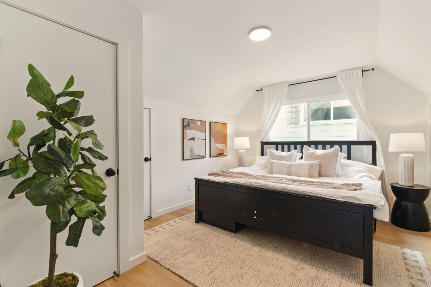 Detail Gallery Image 20 of 38 For 640 Heather Ct, Pacifica,  CA 94044 - 4 Beds | 2 Baths