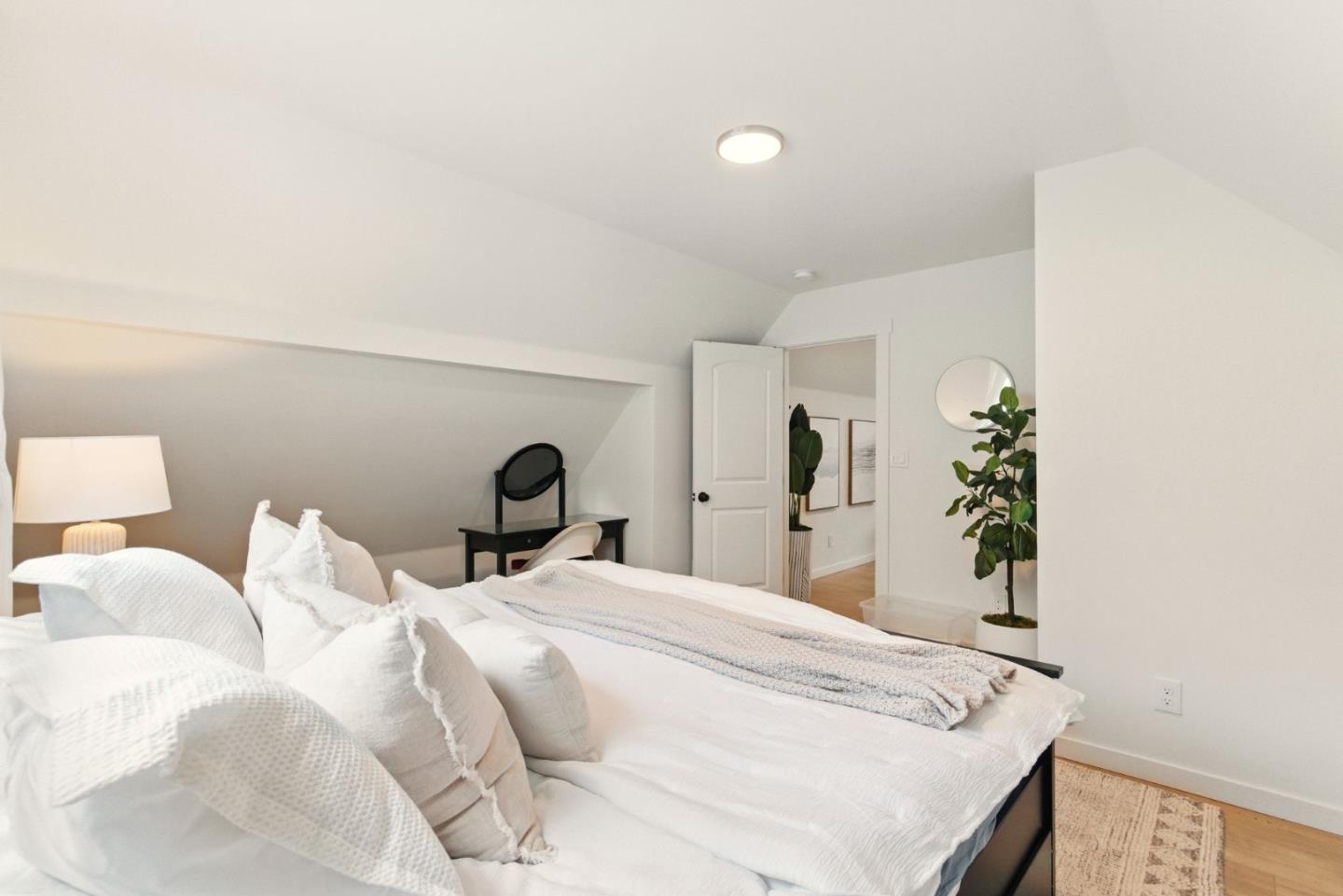 Detail Gallery Image 21 of 38 For 640 Heather Ct, Pacifica,  CA 94044 - 4 Beds | 2 Baths