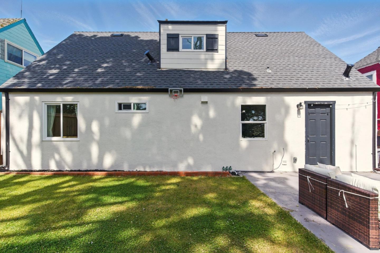 Detail Gallery Image 24 of 38 For 640 Heather Ct, Pacifica,  CA 94044 - 4 Beds | 2 Baths