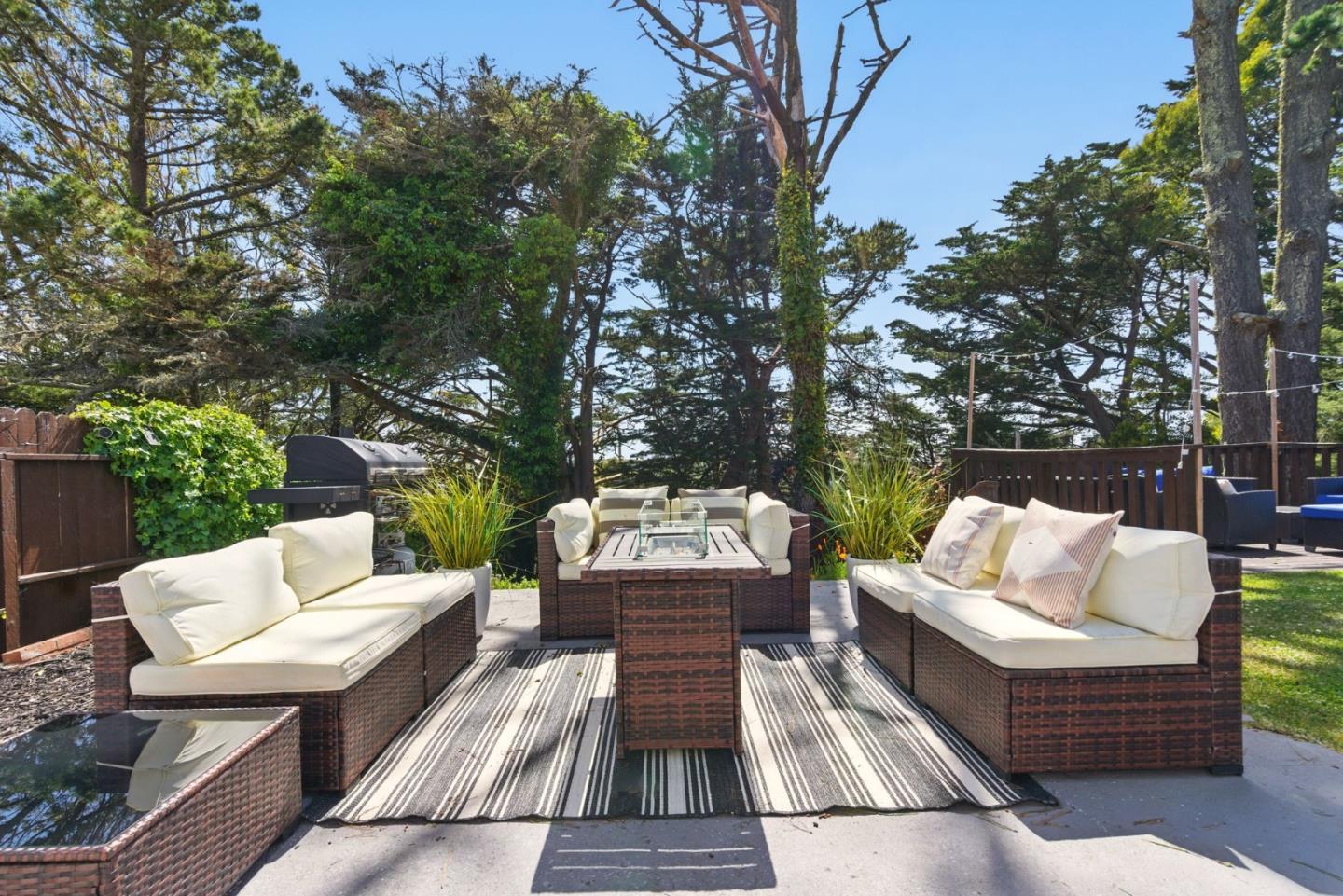 Detail Gallery Image 25 of 38 For 640 Heather Ct, Pacifica,  CA 94044 - 4 Beds | 2 Baths