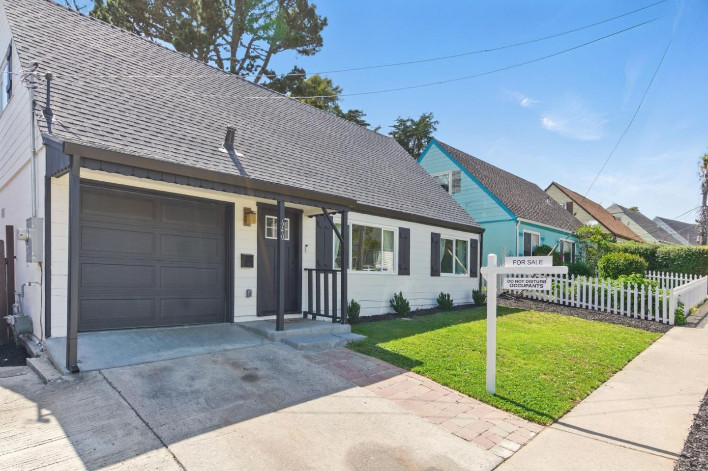 Detail Gallery Image 3 of 38 For 640 Heather Ct, Pacifica,  CA 94044 - 4 Beds | 2 Baths