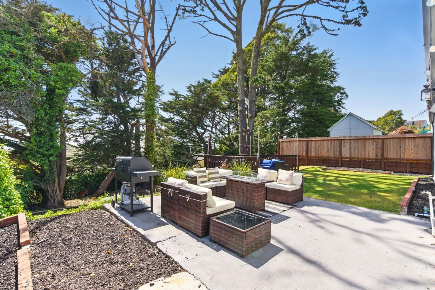 Detail Gallery Image 30 of 38 For 640 Heather Ct, Pacifica,  CA 94044 - 4 Beds | 2 Baths
