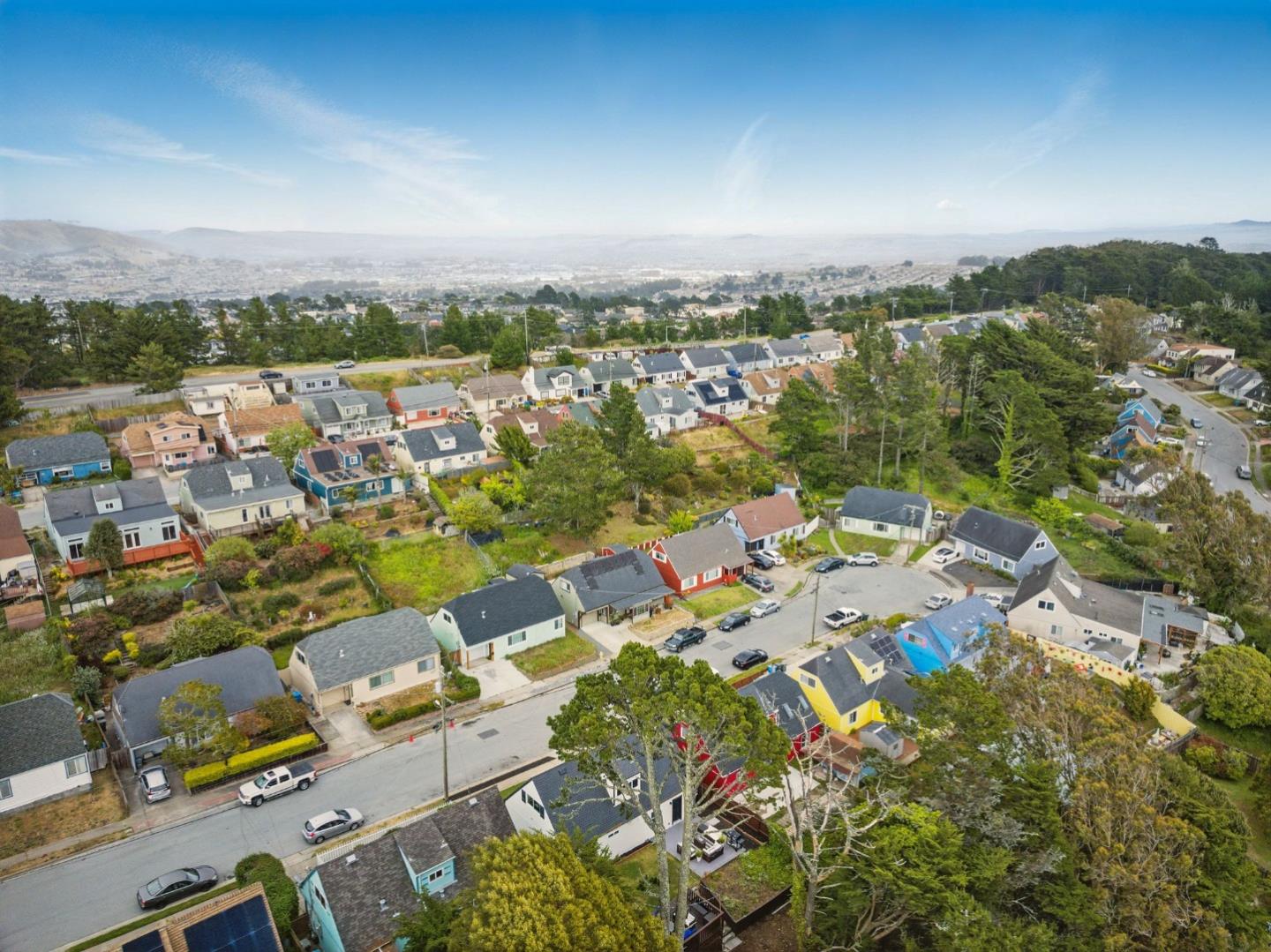 Detail Gallery Image 35 of 38 For 640 Heather Ct, Pacifica,  CA 94044 - 4 Beds | 2 Baths