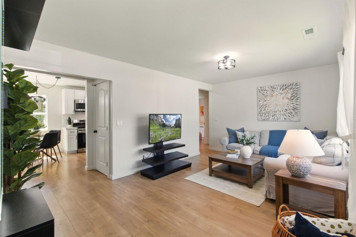 Detail Gallery Image 7 of 38 For 640 Heather Ct, Pacifica,  CA 94044 - 4 Beds | 2 Baths