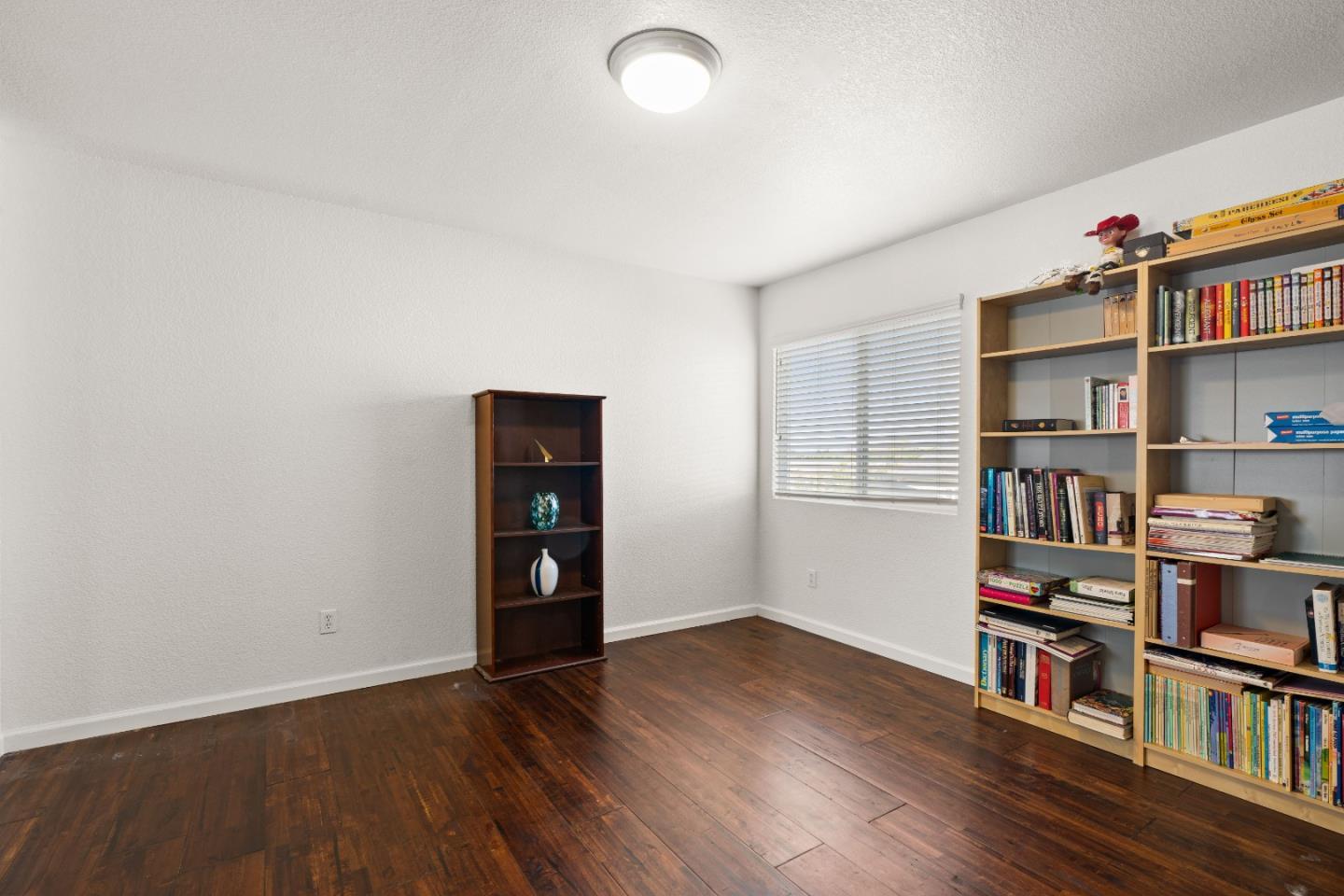 Detail Gallery Image 14 of 58 For 354 Vasconcellos Ave, Manteca,  CA 95336 - 5 Beds | 3/1 Baths
