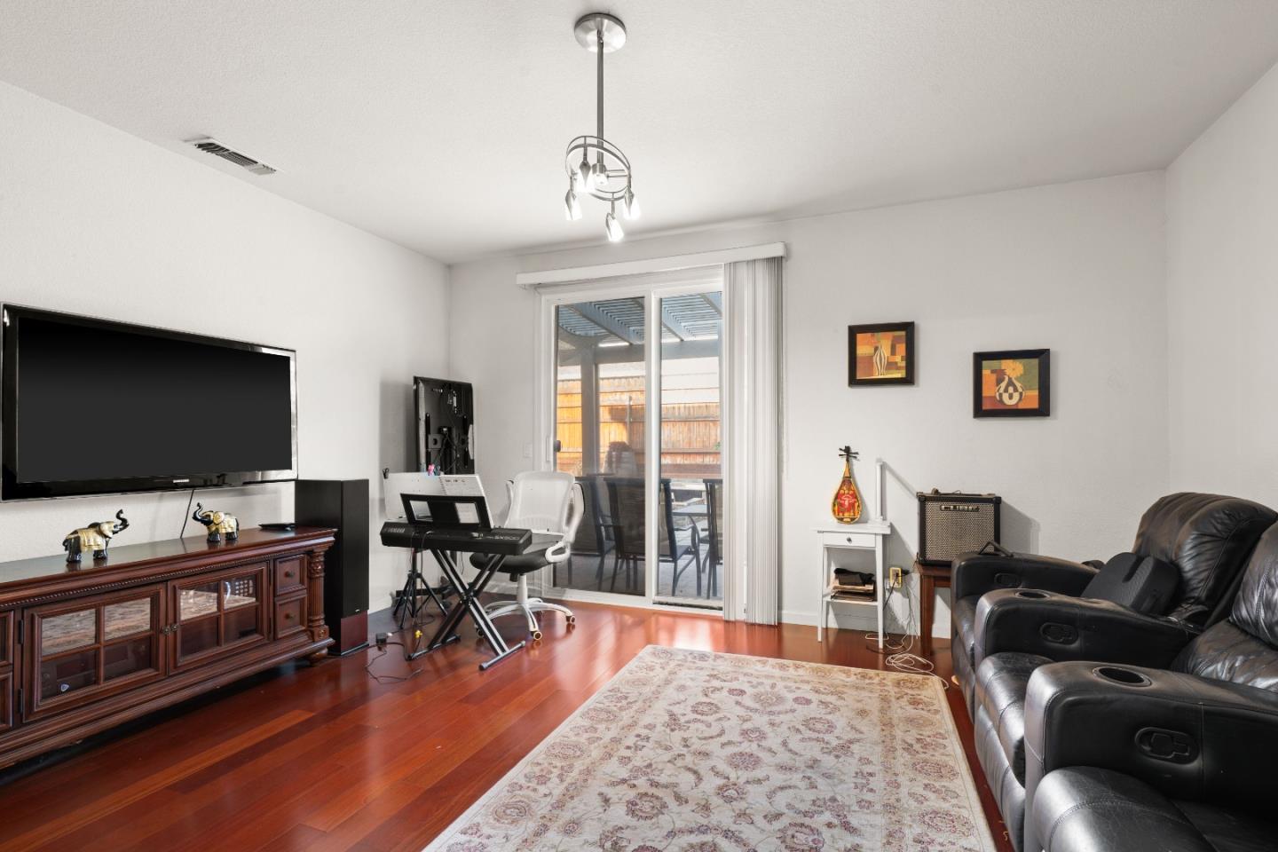 Detail Gallery Image 17 of 58 For 354 Vasconcellos Ave, Manteca,  CA 95336 - 5 Beds | 3/1 Baths