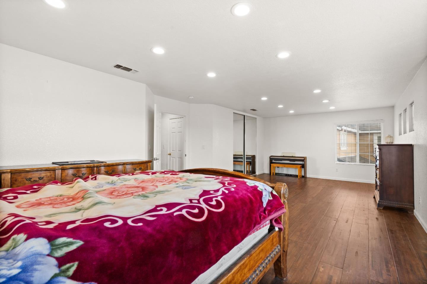 Detail Gallery Image 25 of 58 For 354 Vasconcellos Ave, Manteca,  CA 95336 - 5 Beds | 3/1 Baths