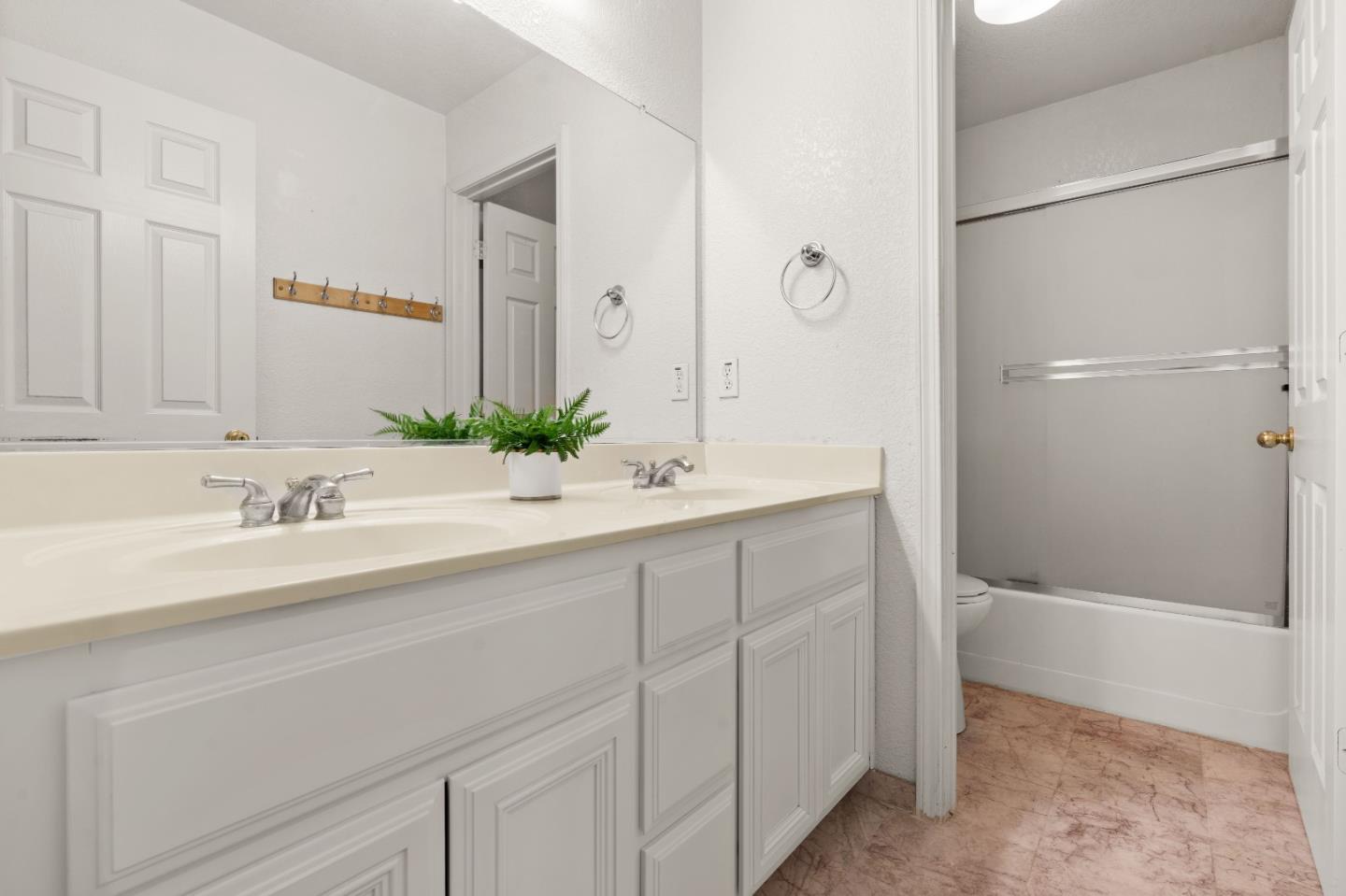 Detail Gallery Image 29 of 58 For 354 Vasconcellos Ave, Manteca,  CA 95336 - 5 Beds | 3/1 Baths
