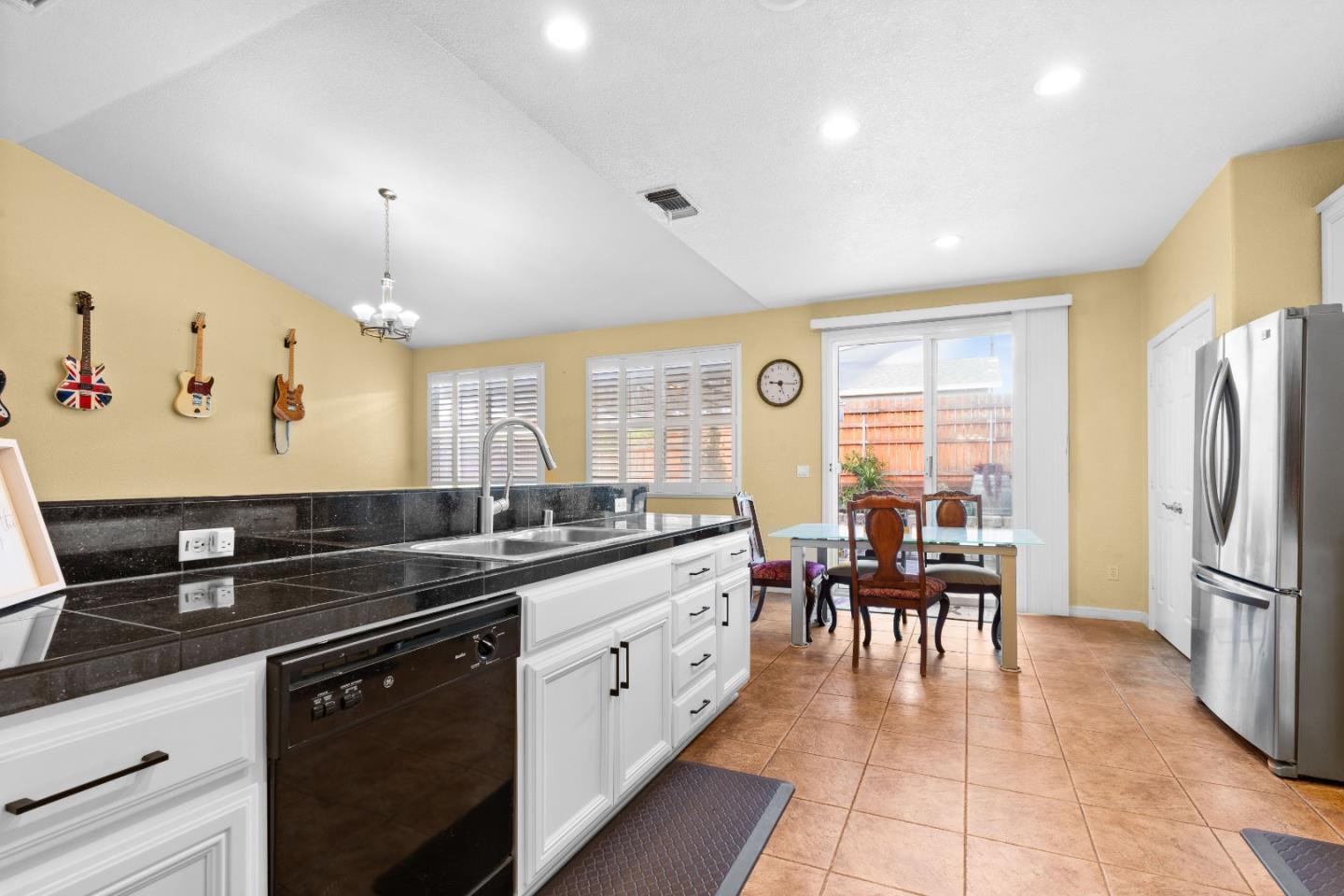 Detail Gallery Image 42 of 58 For 354 Vasconcellos Ave, Manteca,  CA 95336 - 5 Beds | 3/1 Baths