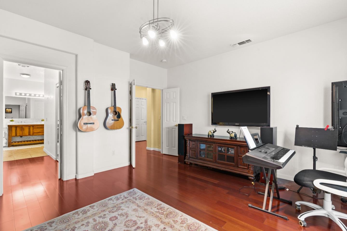 Detail Gallery Image 5 of 58 For 354 Vasconcellos Ave, Manteca,  CA 95336 - 5 Beds | 3/1 Baths
