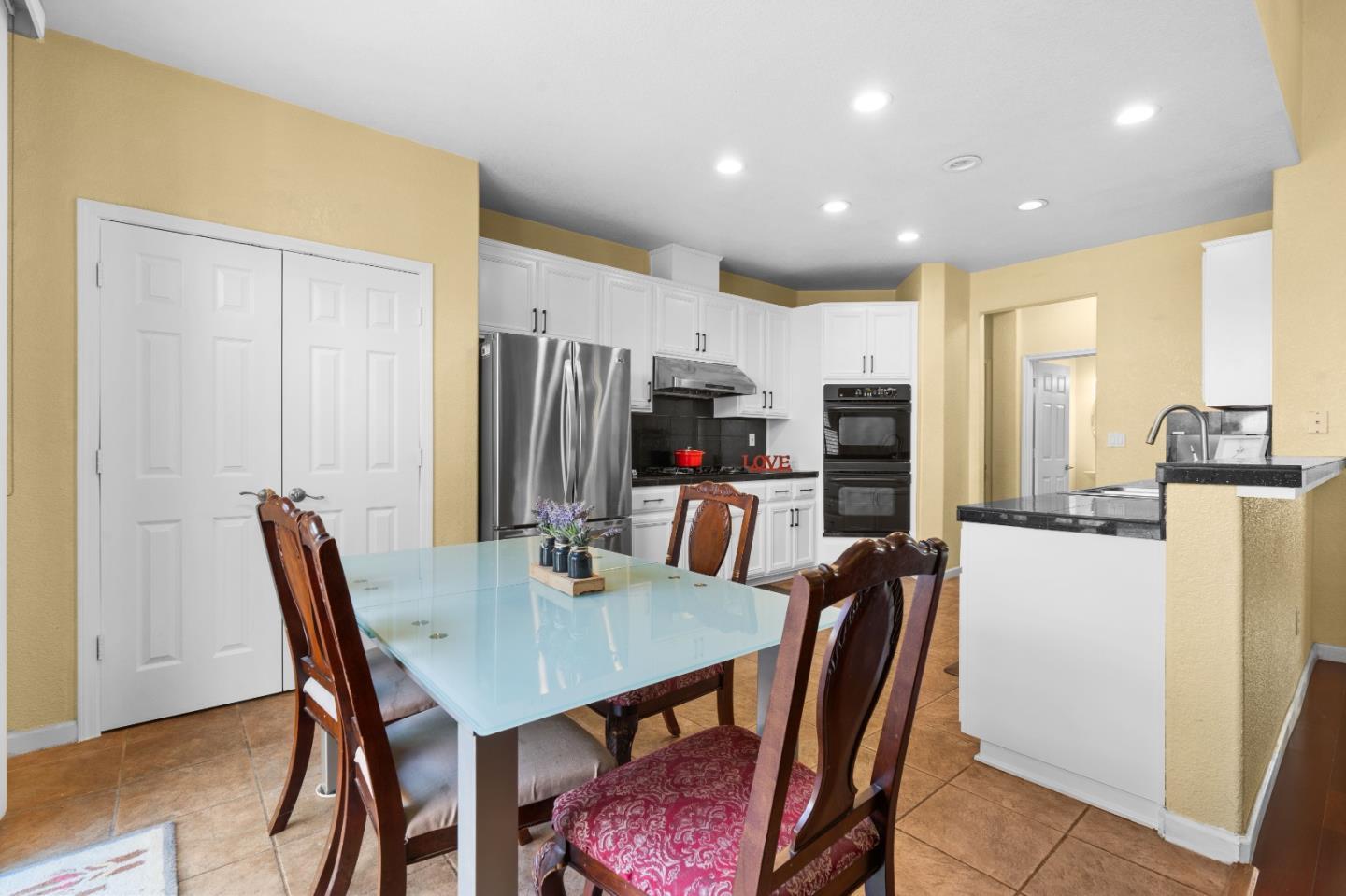 Detail Gallery Image 9 of 58 For 354 Vasconcellos Ave, Manteca,  CA 95336 - 5 Beds | 3/1 Baths