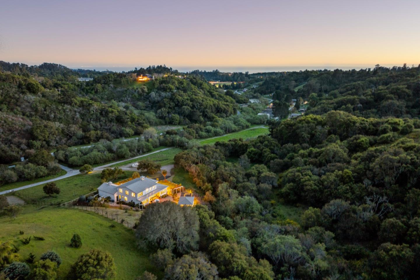 Detail Gallery Image 6 of 52 For 365 Race Horse Ln, La Selva Beach,  CA 95076 - 4 Beds | 3 Baths