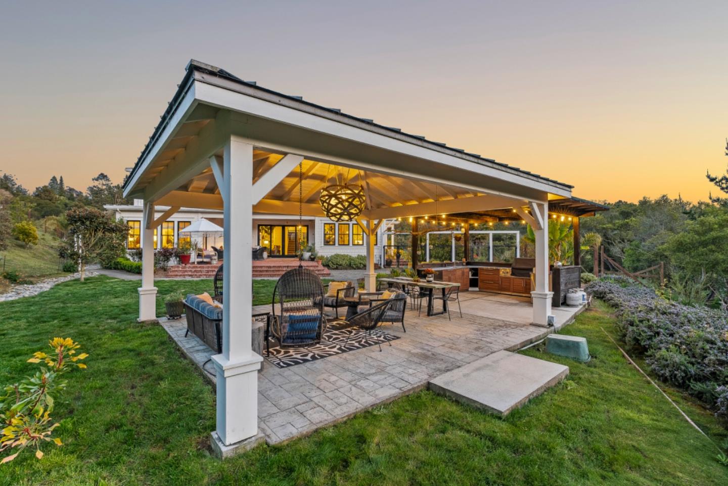 Detail Gallery Image 9 of 52 For 365 Race Horse Ln, La Selva Beach,  CA 95076 - 4 Beds | 3 Baths