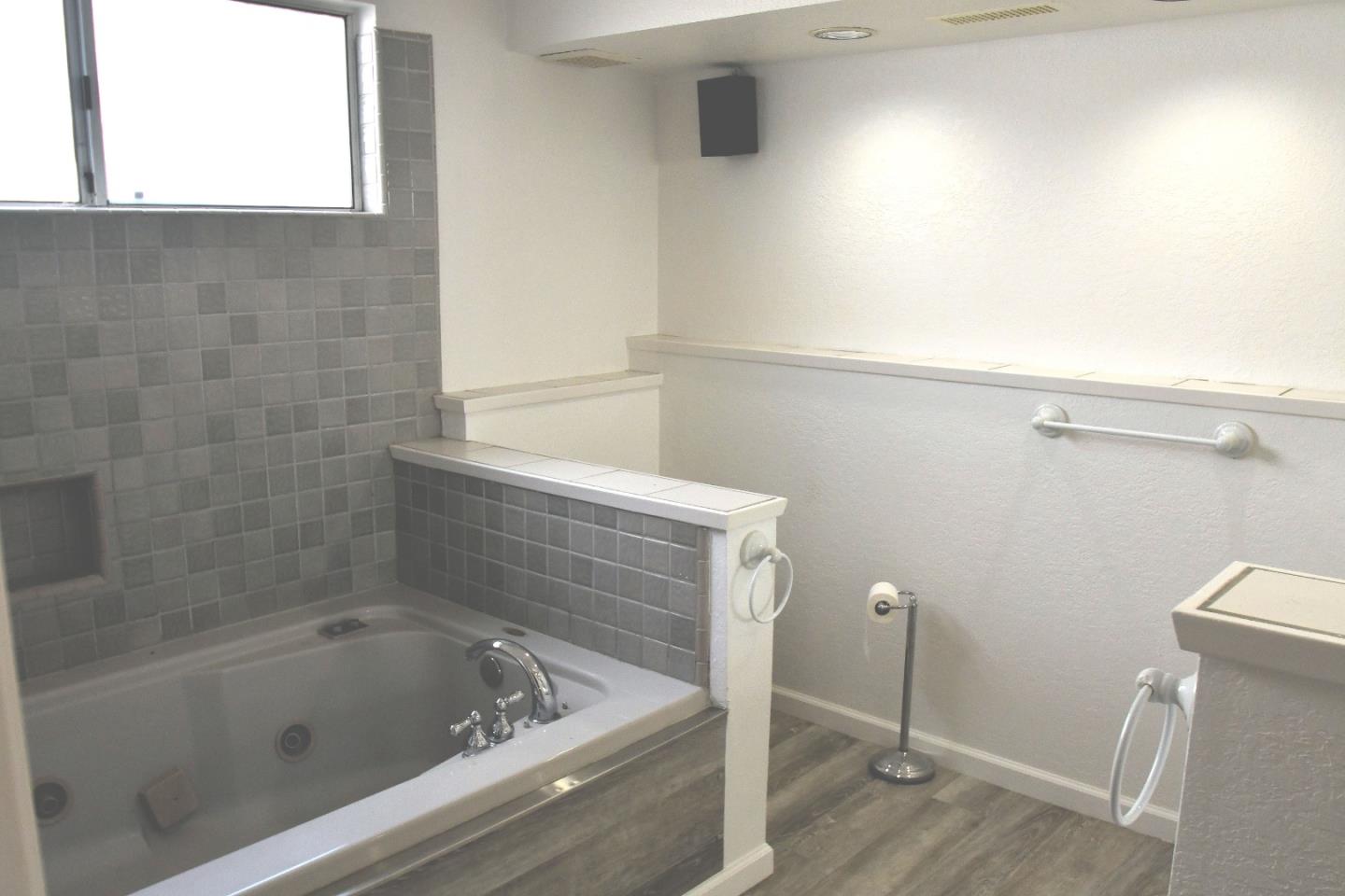 Detail Gallery Image 12 of 30 For 459 Heathcliff Dr, Pacifica,  CA 94044 - 3 Beds | 2 Baths