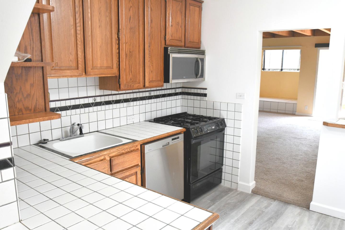 Detail Gallery Image 2 of 30 For 459 Heathcliff Dr, Pacifica,  CA 94044 - 3 Beds | 2 Baths