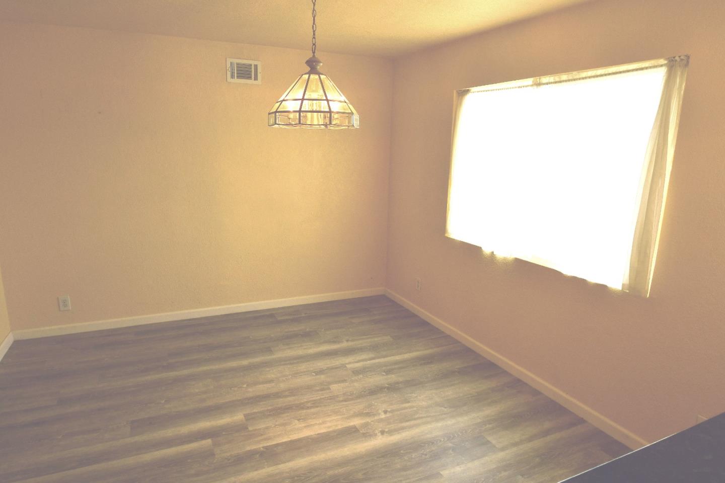 Detail Gallery Image 4 of 30 For 459 Heathcliff Dr, Pacifica,  CA 94044 - 3 Beds | 2 Baths