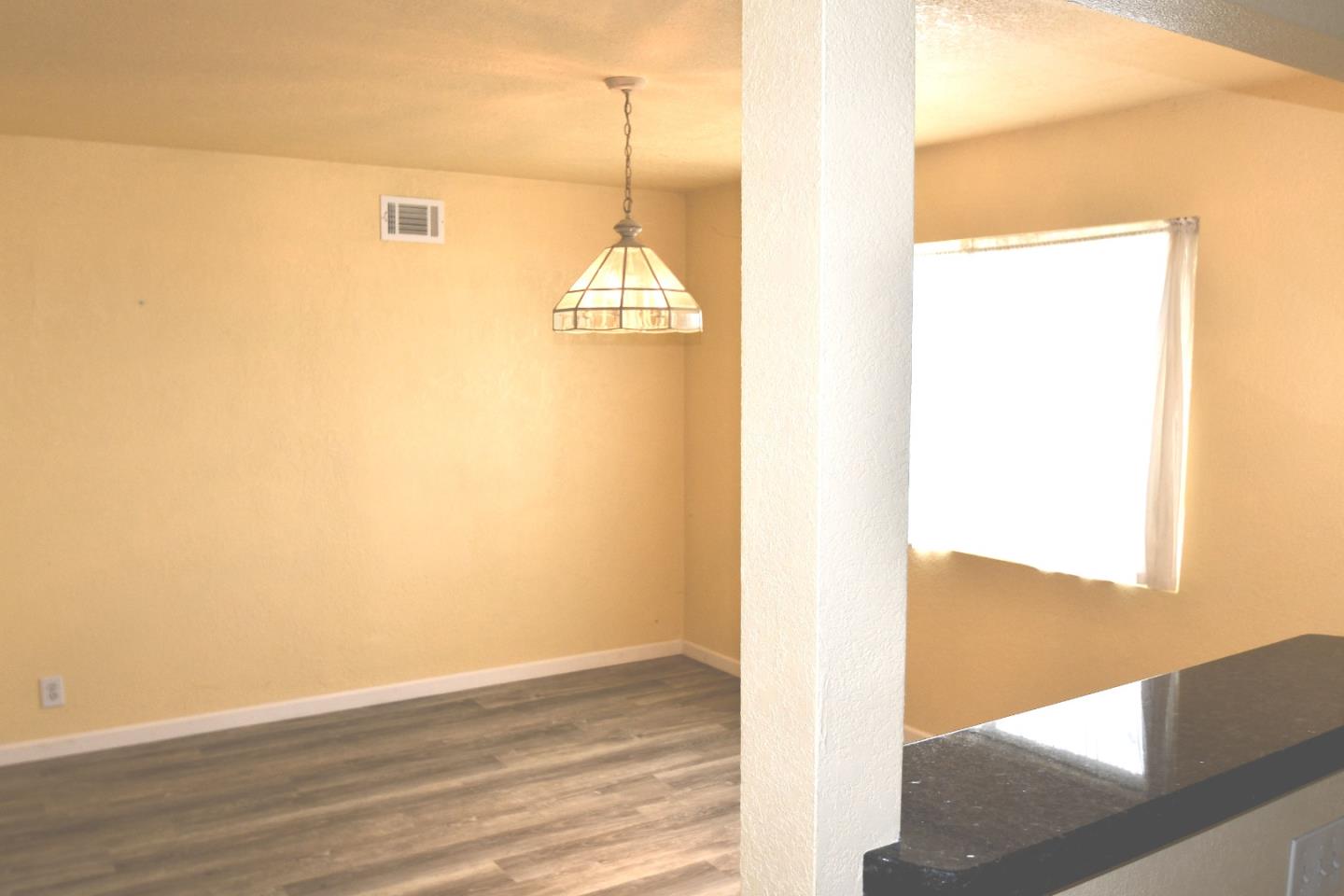 Detail Gallery Image 5 of 30 For 459 Heathcliff Dr, Pacifica,  CA 94044 - 3 Beds | 2 Baths