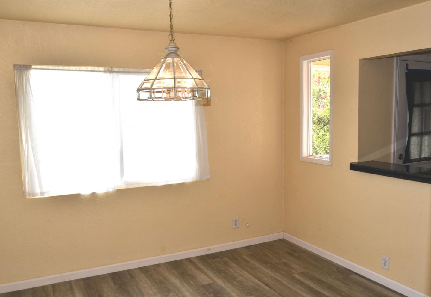 Detail Gallery Image 6 of 30 For 459 Heathcliff Dr, Pacifica,  CA 94044 - 3 Beds | 2 Baths
