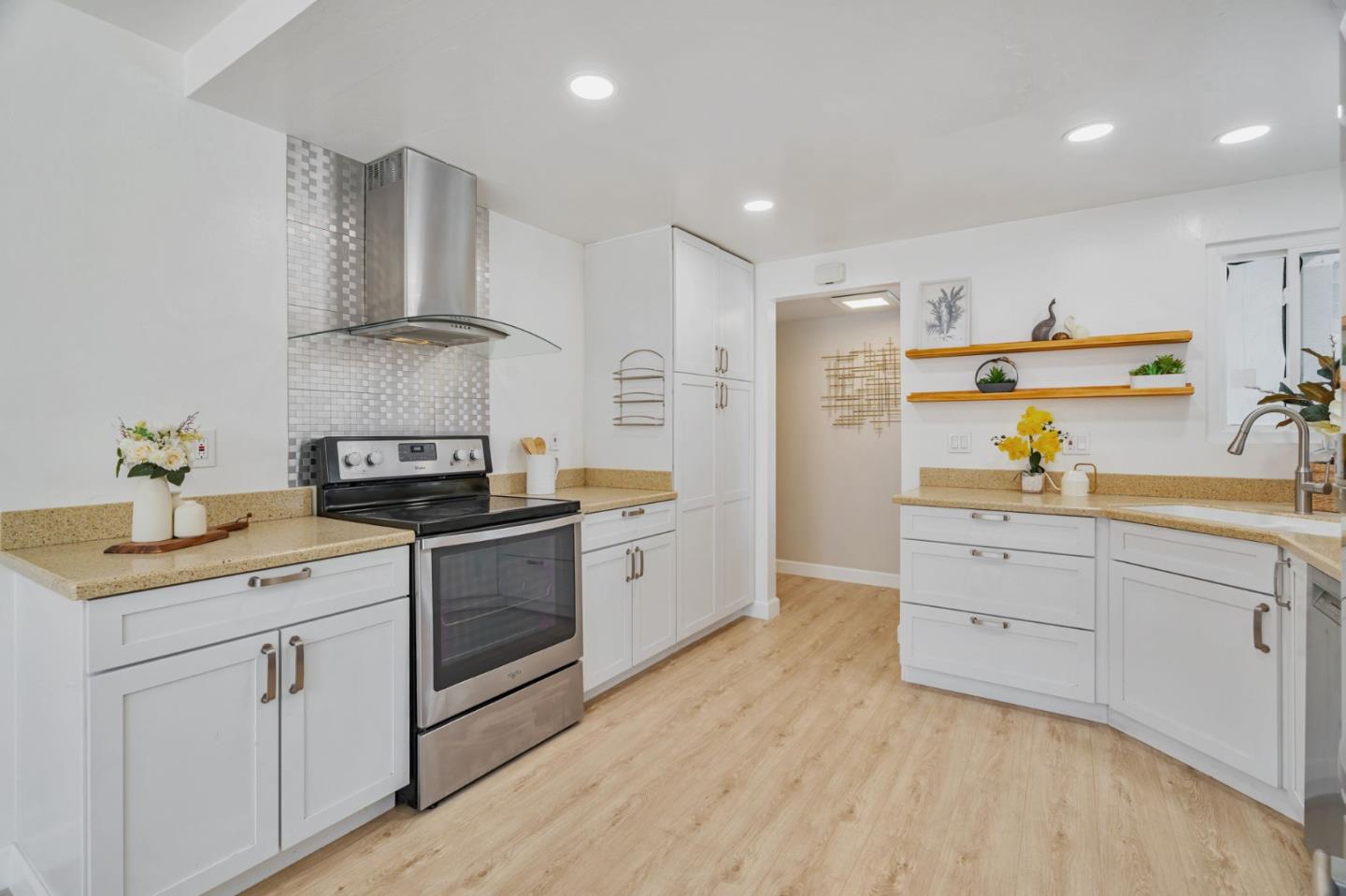 Detail Gallery Image 8 of 30 For 2050 Coolidge Dr, Santa Clara,  CA 95051 - 3 Beds | 2 Baths