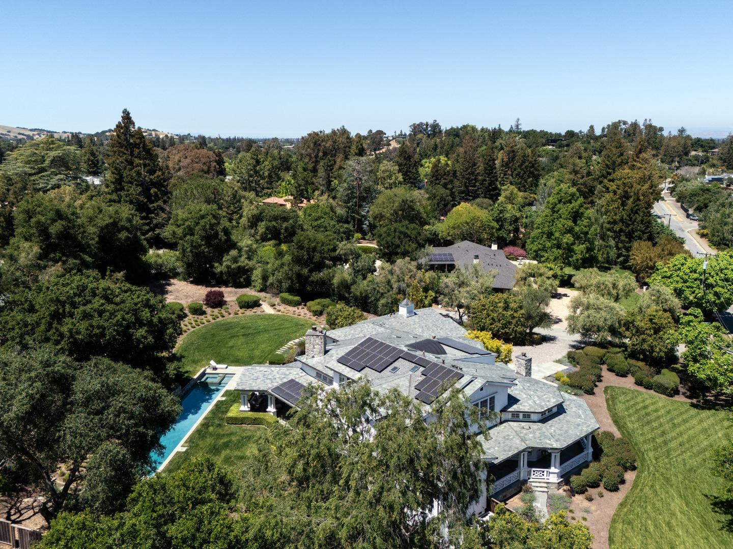 Detail Gallery Image 16 of 39 For 26074 Mulberry Ln, Los Altos Hills,  CA 94022 - 6 Beds | 6/1 Baths