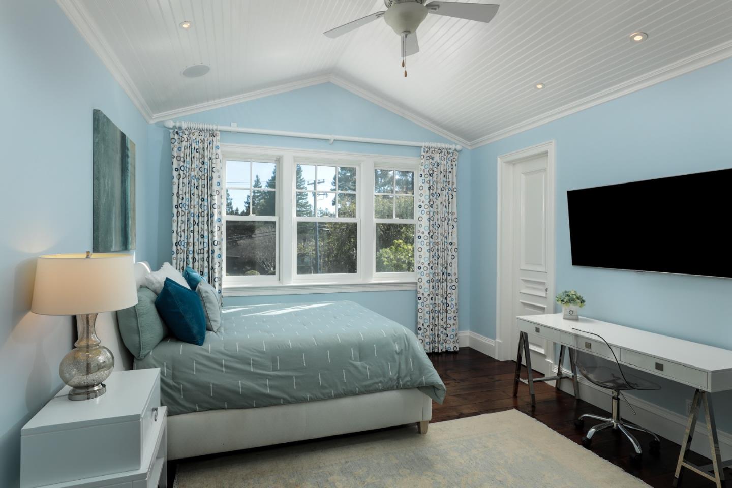 Detail Gallery Image 27 of 39 For 26074 Mulberry Ln, Los Altos Hills,  CA 94022 - 6 Beds | 6/1 Baths