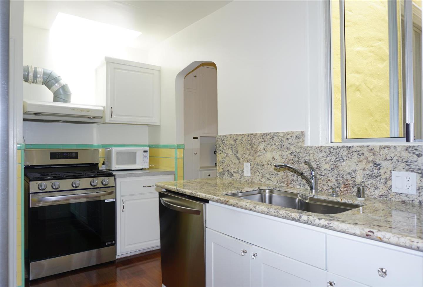 Detail Gallery Image 10 of 38 For 2259 27th Ave, San Francisco,  CA 94116 - 3 Beds | 2/1 Baths