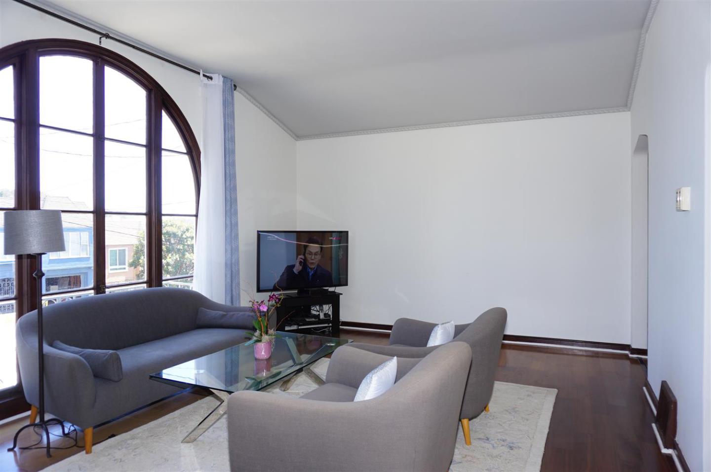 Detail Gallery Image 5 of 38 For 2259 27th Ave, San Francisco,  CA 94116 - 3 Beds | 2/1 Baths