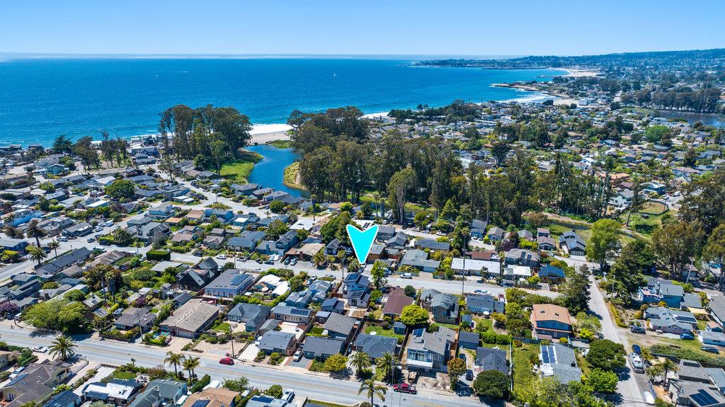 Detail Gallery Image 2 of 35 For 334 Anchorage Ave, Santa Cruz,  CA 95062 - 3 Beds | 2/1 Baths