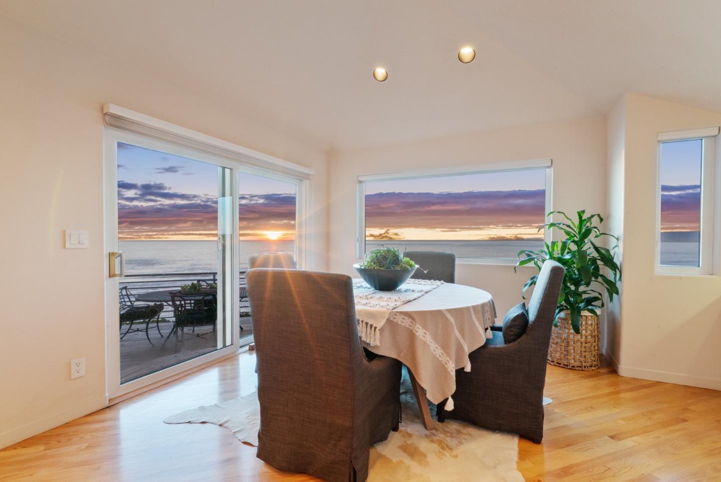 Detail Gallery Image 15 of 90 For 170 Hillview Way, La Selva Beach,  CA 95076 - 4 Beds | 4 Baths