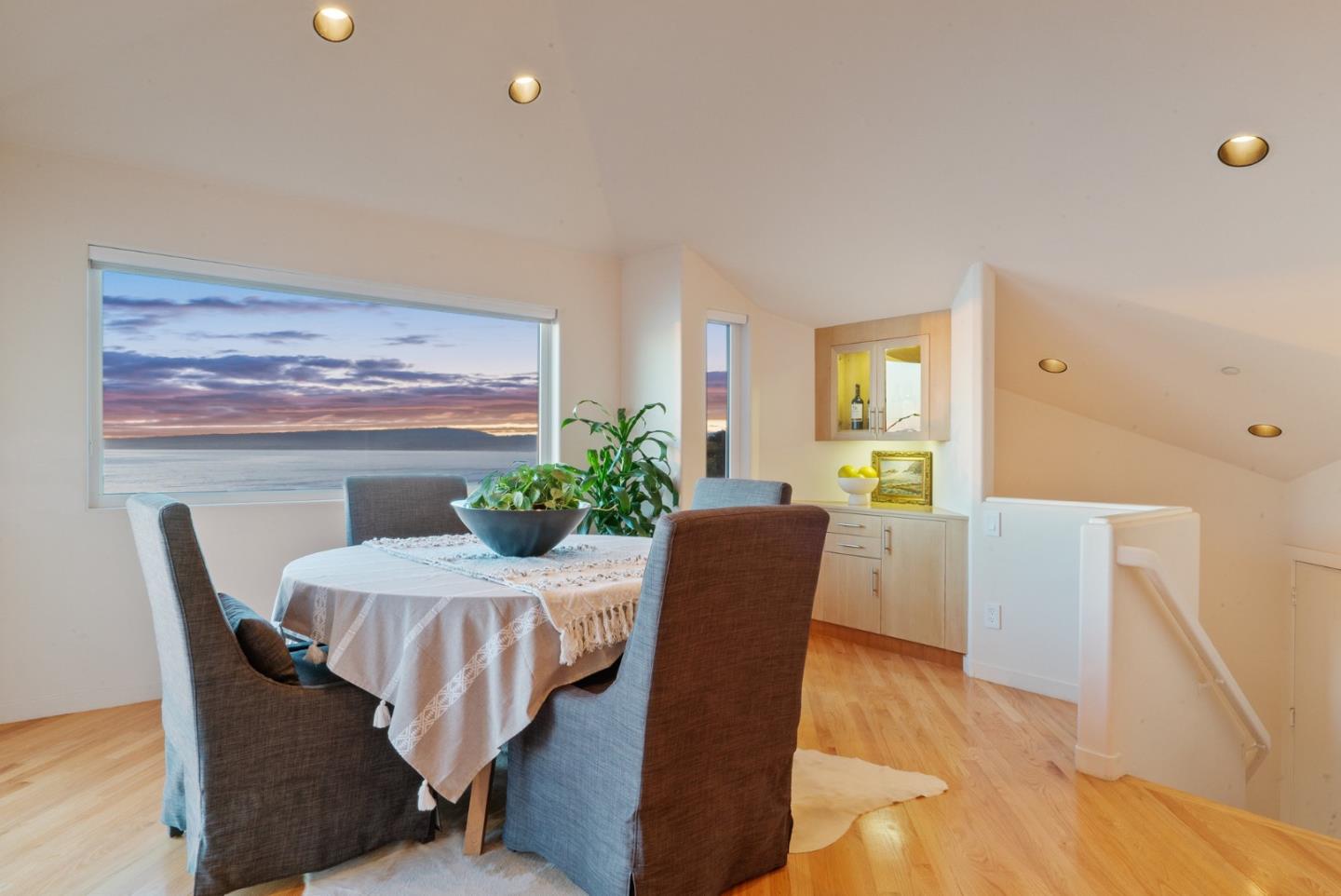 Detail Gallery Image 16 of 90 For 170 Hillview Way, La Selva Beach,  CA 95076 - 4 Beds | 4 Baths