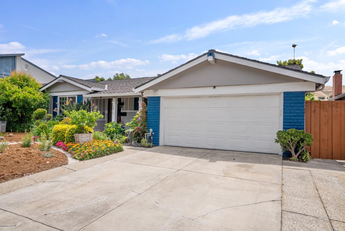 Detail Gallery Image 3 of 42 For 280 Esteban Way, San Jose,  CA 95119 - 4 Beds | 2 Baths
