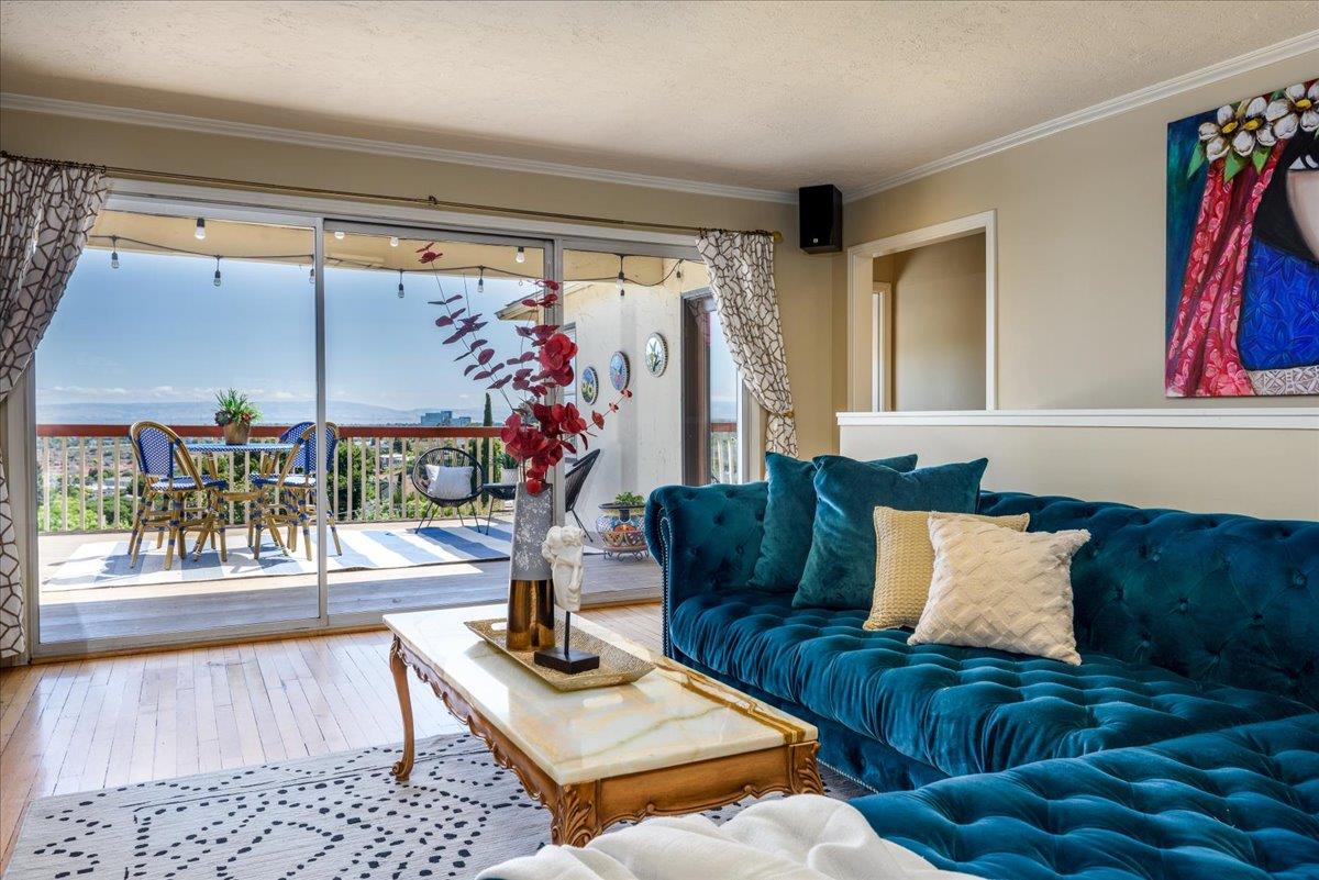 Detail Gallery Image 4 of 51 For 1720 Hillman Ave, Belmont,  CA 94002 - 3 Beds | 2 Baths