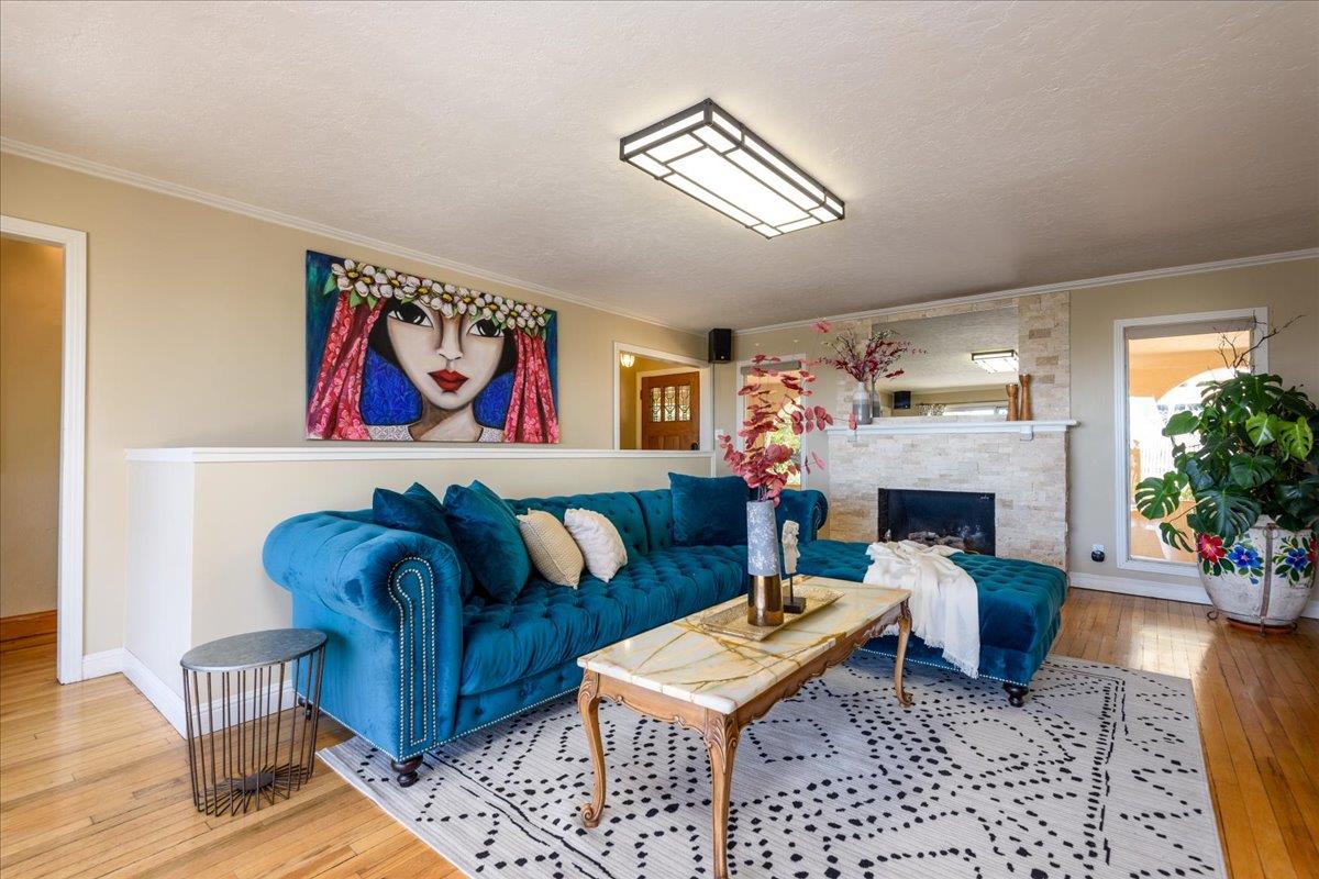 Detail Gallery Image 7 of 51 For 1720 Hillman Ave, Belmont,  CA 94002 - 3 Beds | 2 Baths