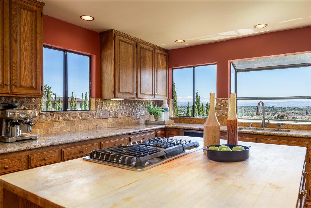 Detail Gallery Image 8 of 51 For 1720 Hillman Ave, Belmont,  CA 94002 - 3 Beds | 2 Baths