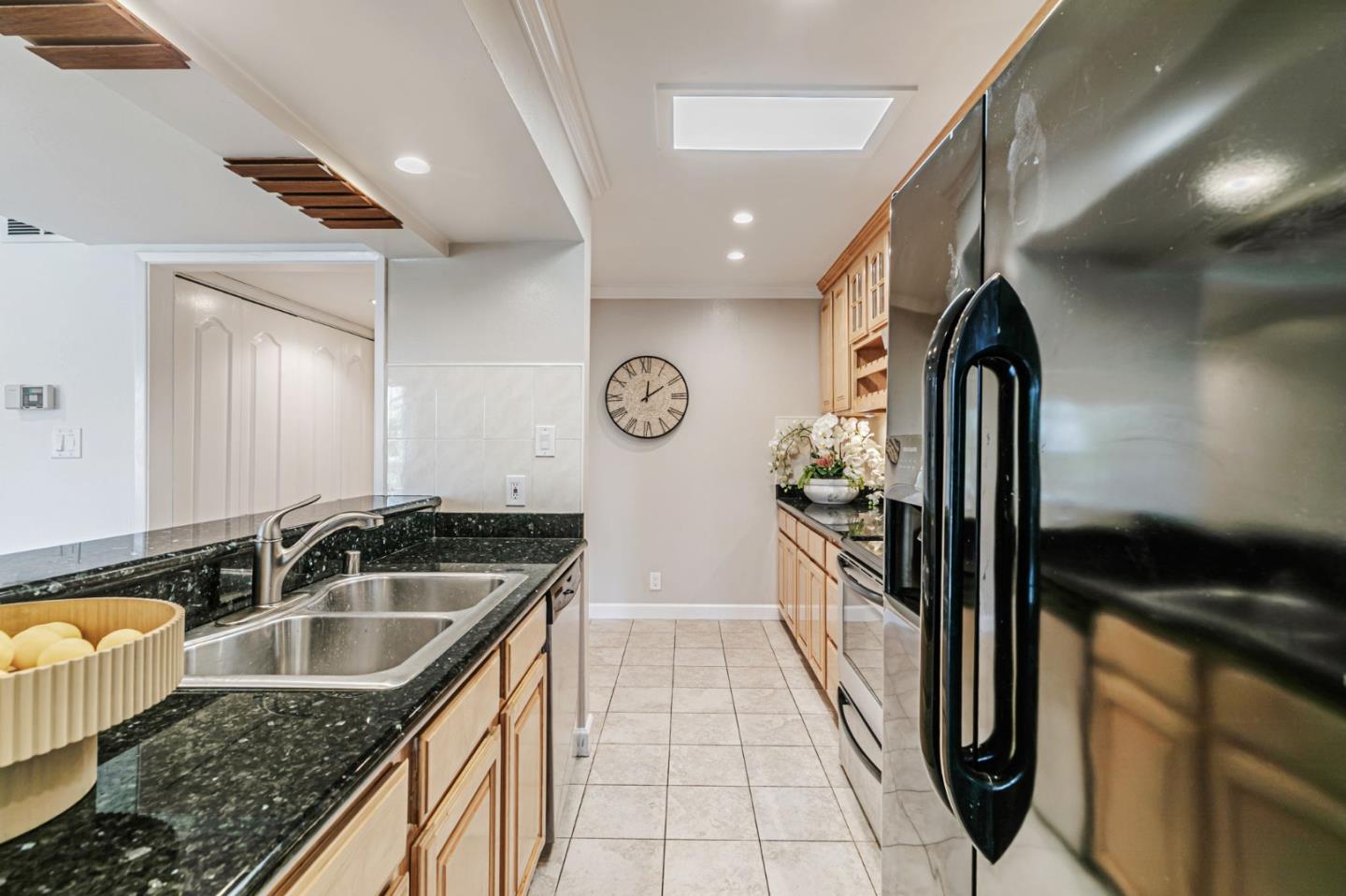 Detail Gallery Image 14 of 43 For 675 Sharon Park Dr #231,  Menlo Park,  CA 94025 - 2 Beds | 2 Baths