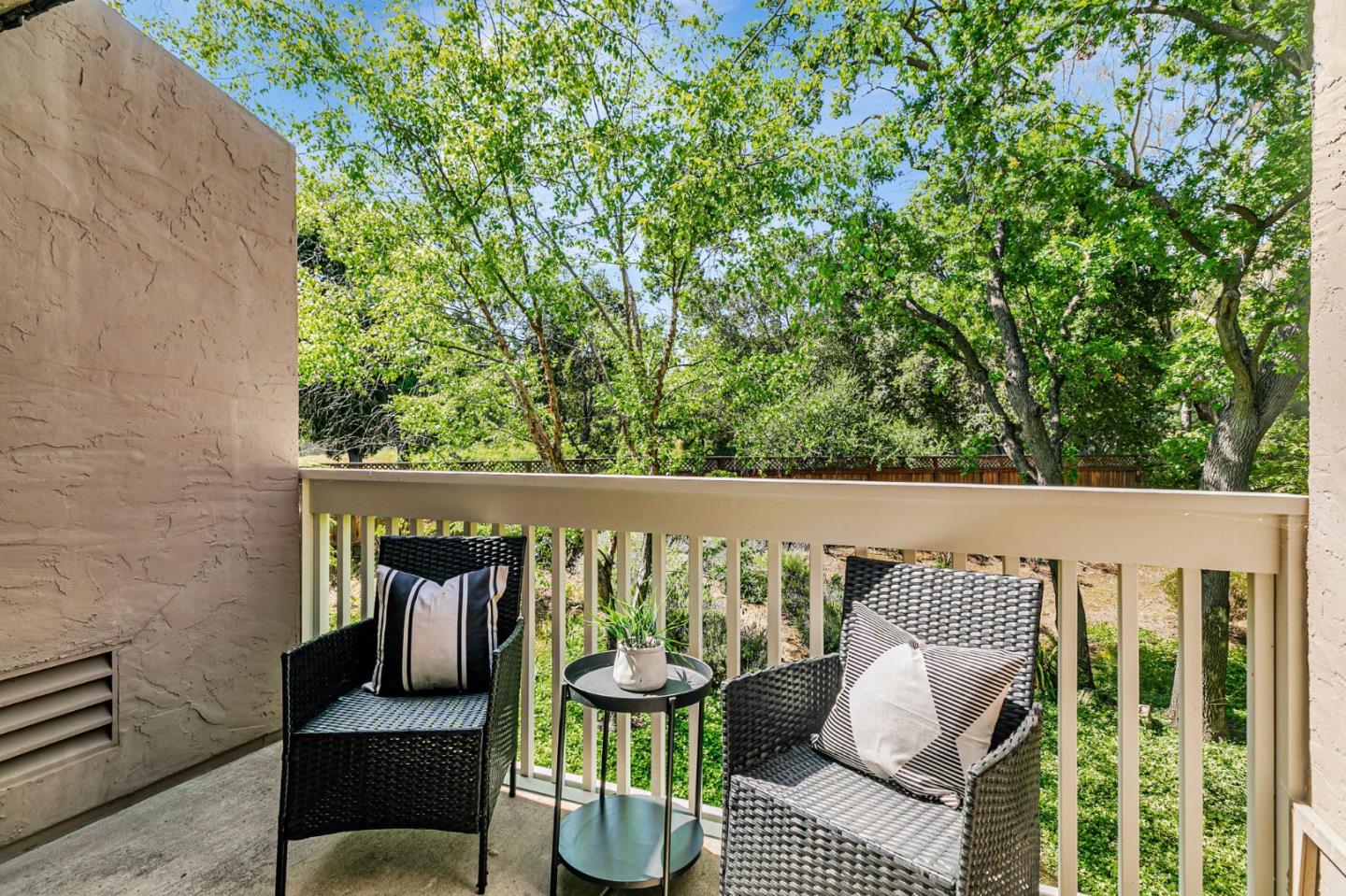 Detail Gallery Image 22 of 43 For 675 Sharon Park Dr #231,  Menlo Park,  CA 94025 - 2 Beds | 2 Baths