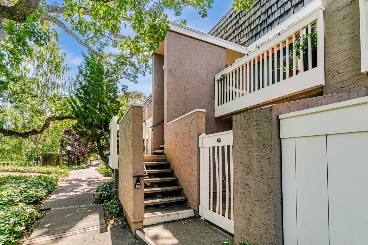 Detail Gallery Image 3 of 43 For 675 Sharon Park Dr #231,  Menlo Park,  CA 94025 - 2 Beds | 2 Baths