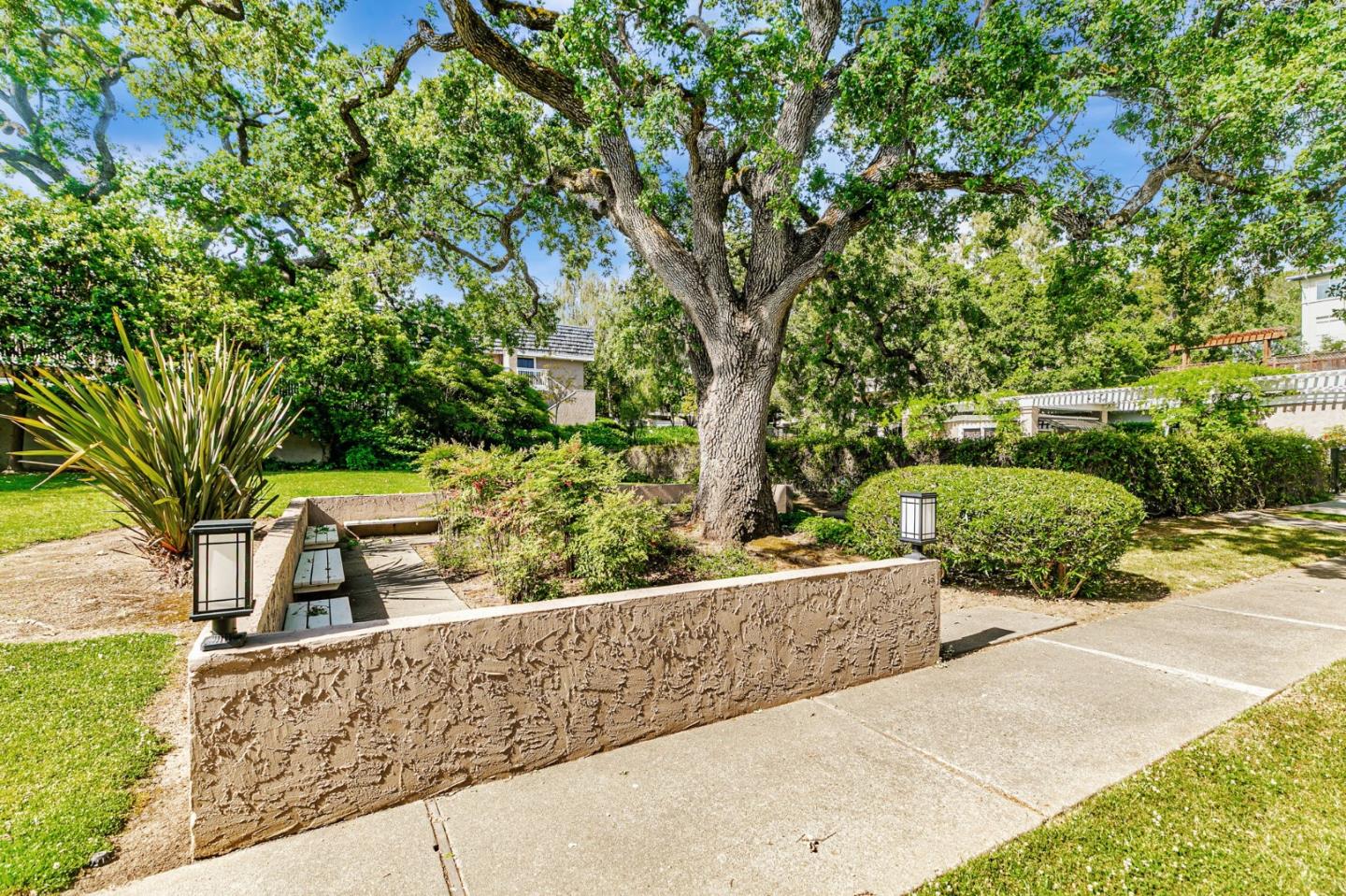 Detail Gallery Image 37 of 43 For 675 Sharon Park Dr #231,  Menlo Park,  CA 94025 - 2 Beds | 2 Baths
