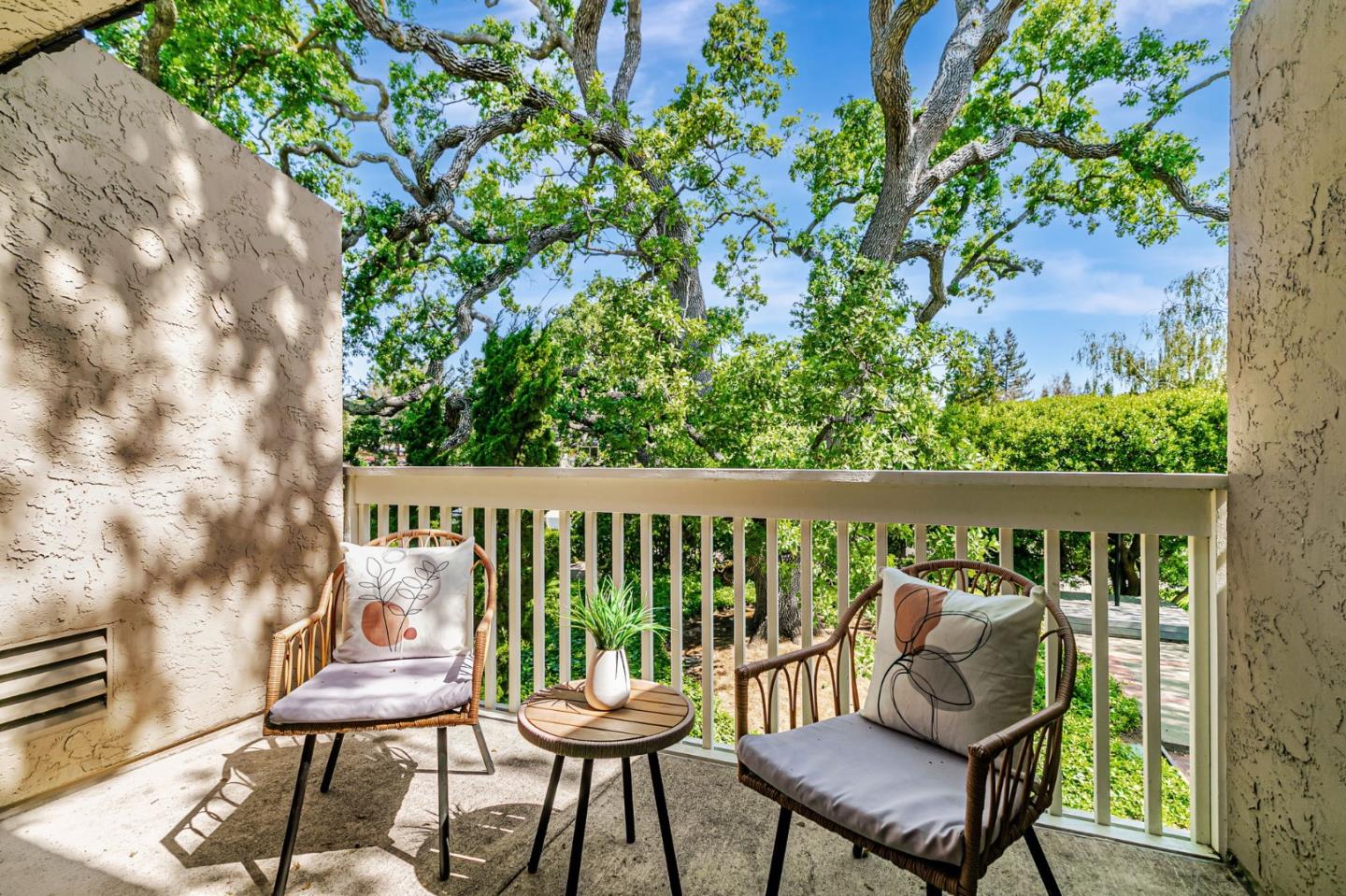 Detail Gallery Image 9 of 43 For 675 Sharon Park Dr #231,  Menlo Park,  CA 94025 - 2 Beds | 2 Baths