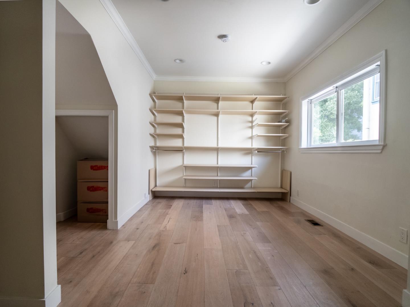 Detail Gallery Image 10 of 36 For 1435 Edgehill Dr, Burlingame,  CA 94010 - 5 Beds | 3/1 Baths